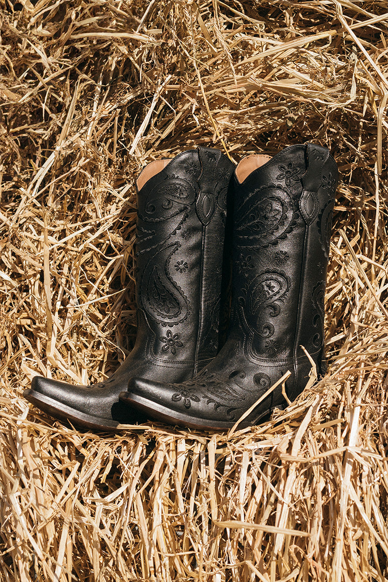 Boots & Denim: The Ultimate Guide to a Timeless Combo